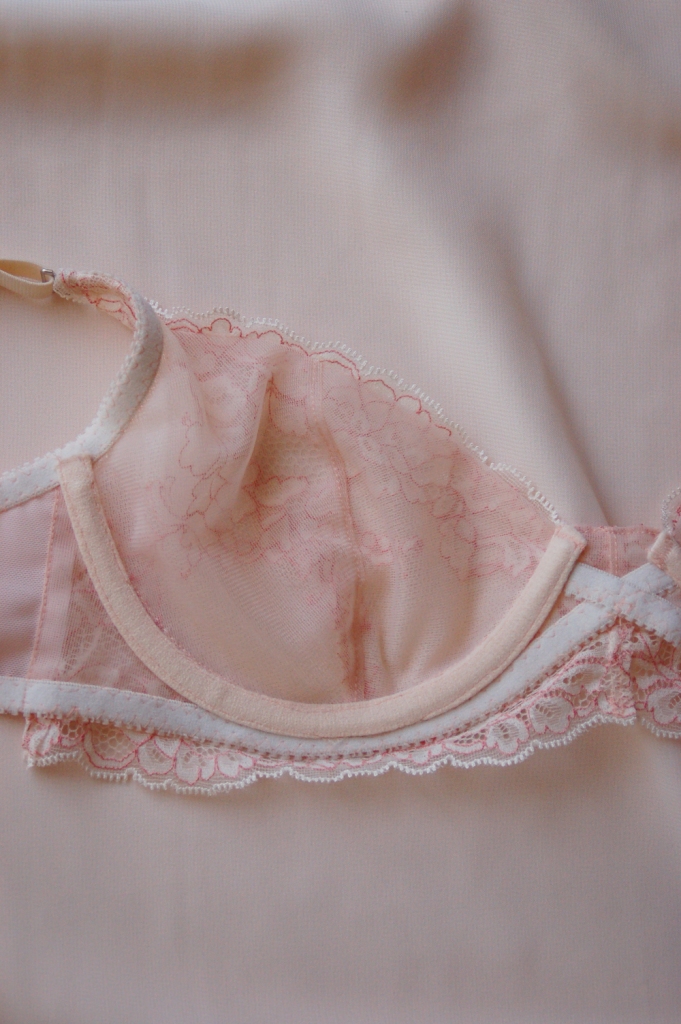 Maidenform, Intimates & Sleepwear, Pink Bra W Champagne Lace Overlay
